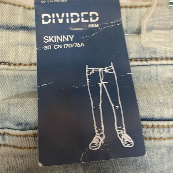 Distressed divided skinny jeans size 33 NWT - Picture 3 of 5